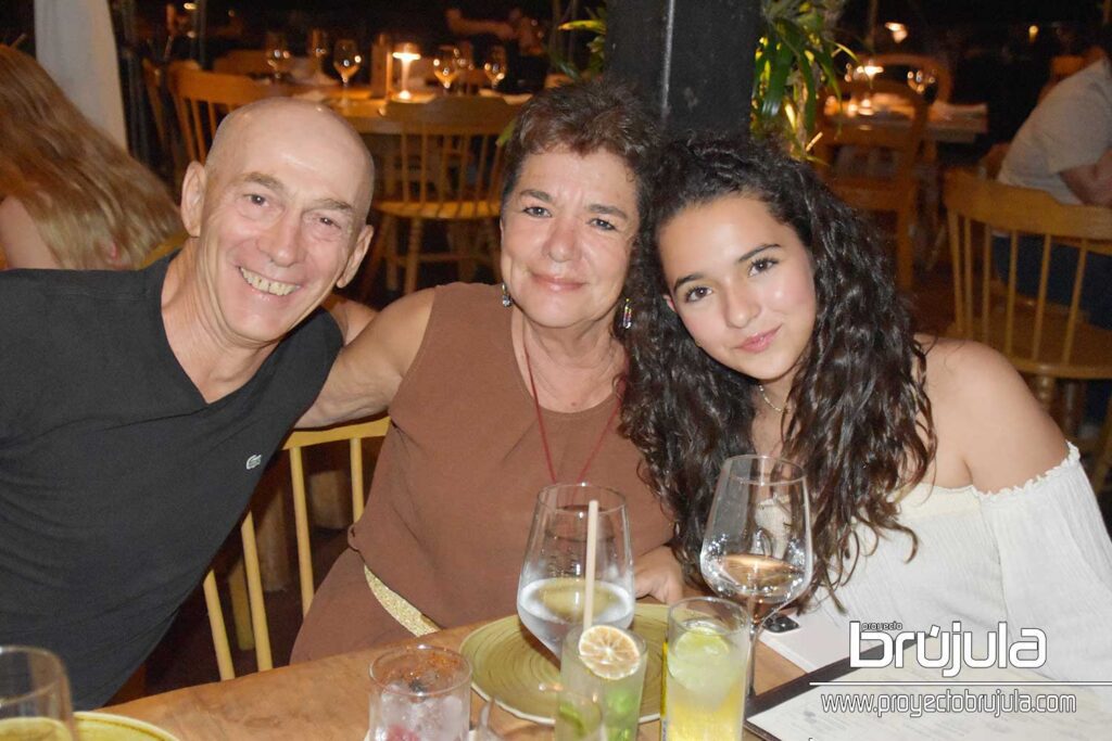 6 FABIO VENTURELLI, PATY ZúñIGA Y ANTONELLA CARROLA