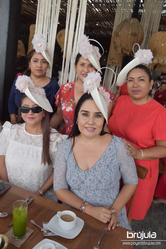 7 GUADALUPE CUEVAS, RAQUEL DULCES, MAGGIE CUEVAS, FABI CASTAñEDA Y BRENDA AMARO