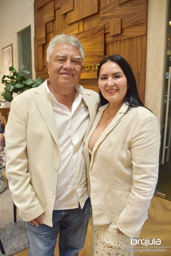 7 RAMóN Y PATRICIA DE JOYA
