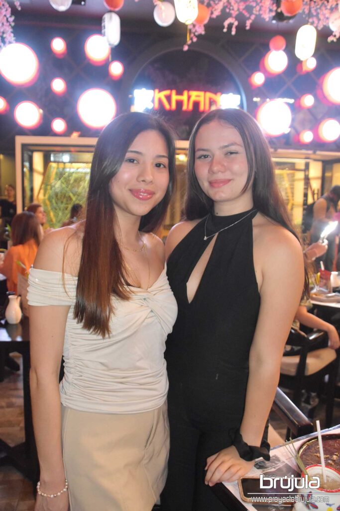 8 ANGéLICA FERNáNDEZ Y FRANCIE CAROLINAS