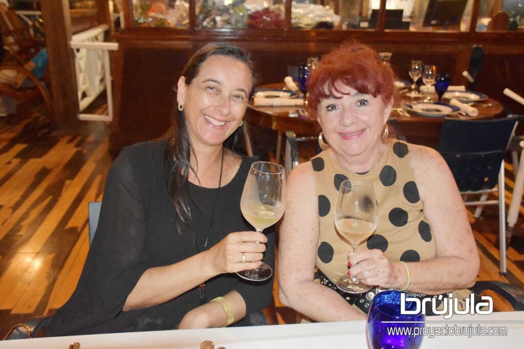 8 MIRIAM CARMO Y MARTHA ARCOS