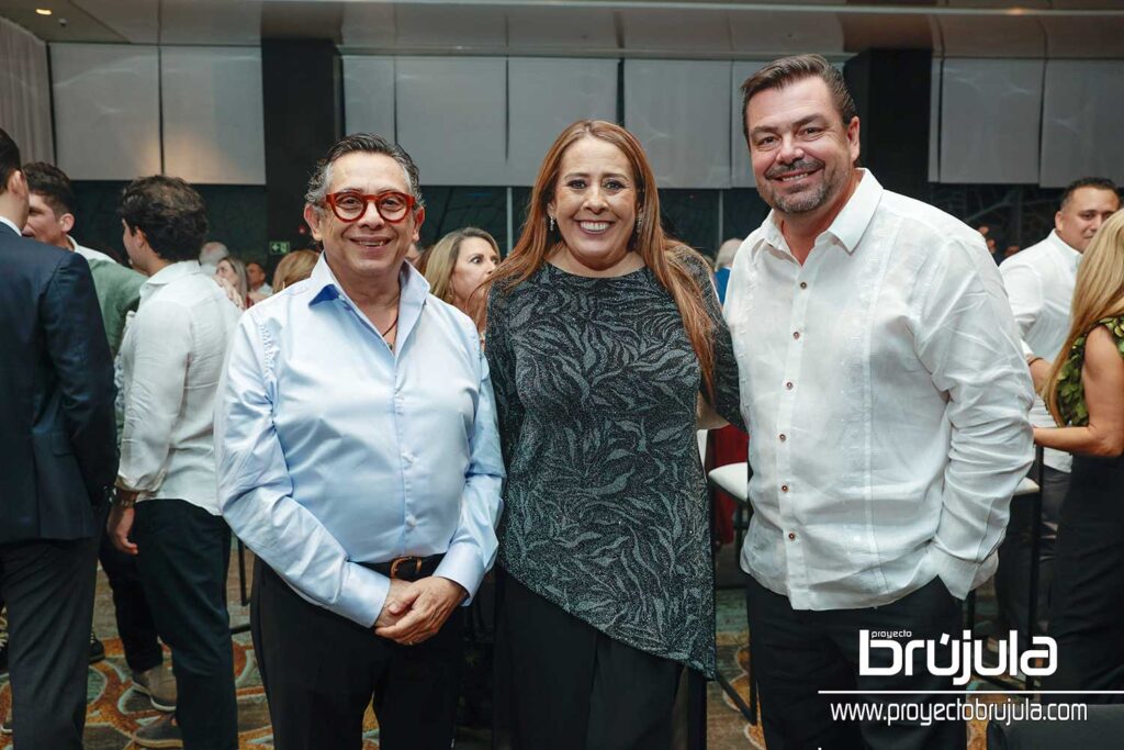 8 VICENTE MADRIGAL, MARISA STETA Y ROBERTO CINTRóN