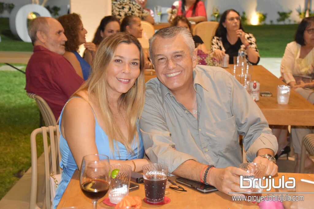 9 MIRELY TREVIñO Y RAúL FICACHI