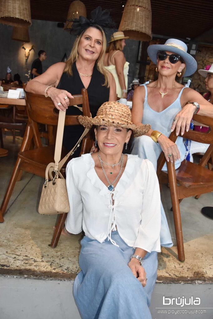 PATY, TERE Y SUSANA DE LA PEñA