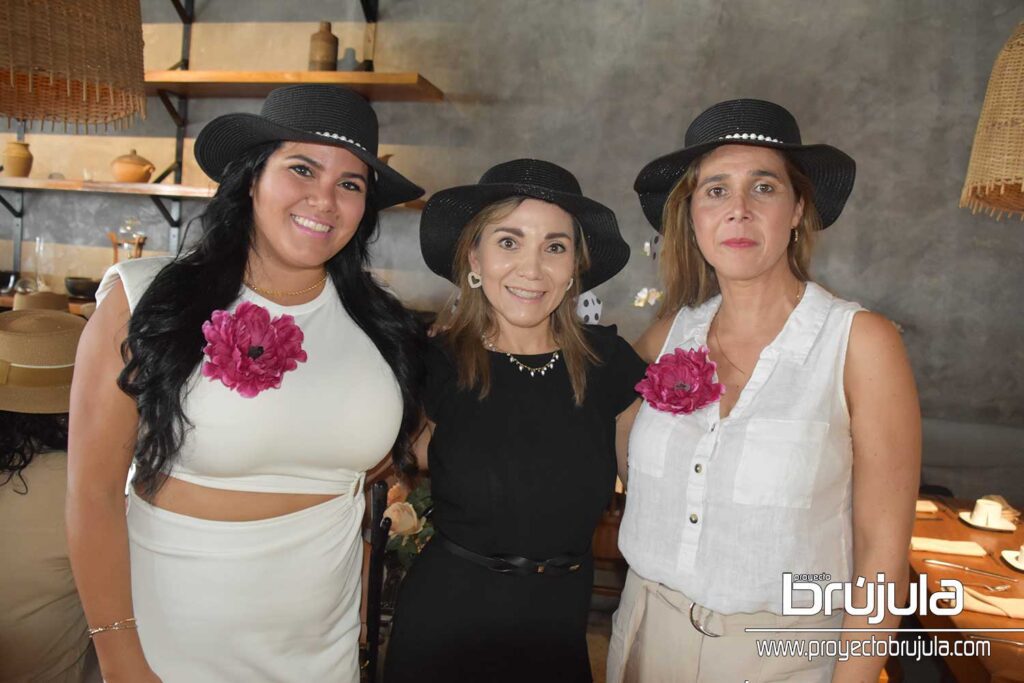 YANET REIGOSA, CECI SOSA Y CAROLINA VáZQUEZ