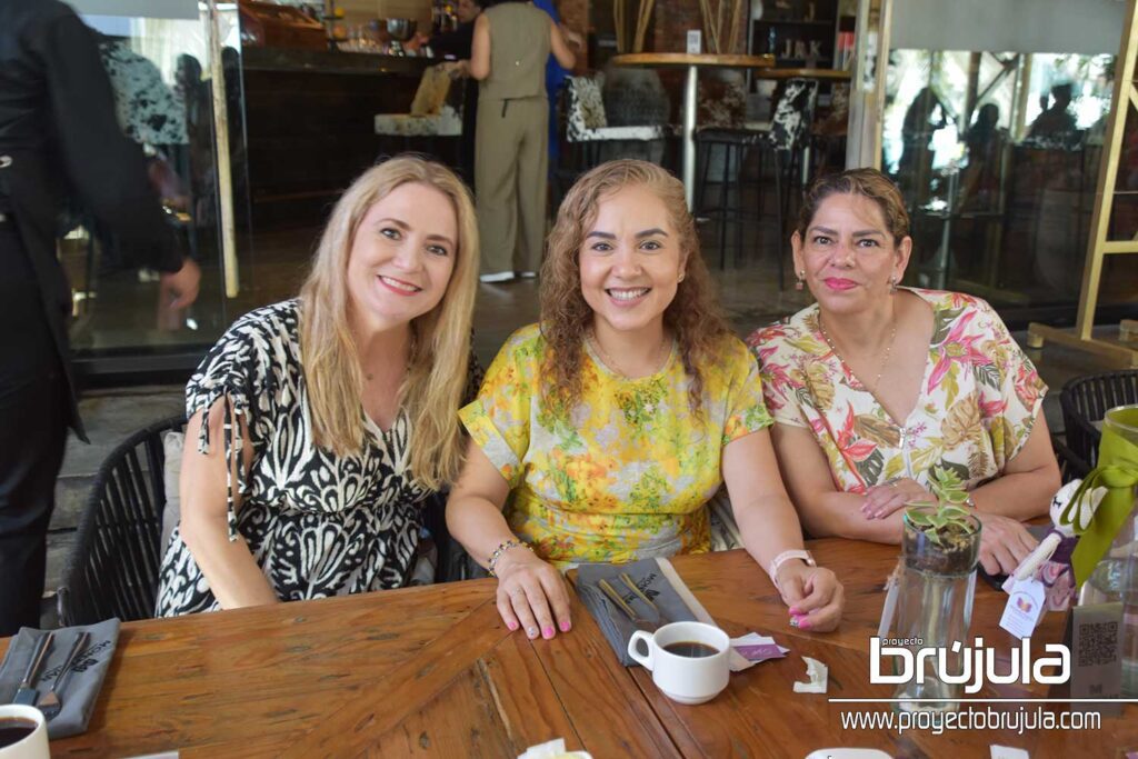 15 LORENA GáLVEZ, ISABELA DE GYVES Y KAROL MATADAMAS
