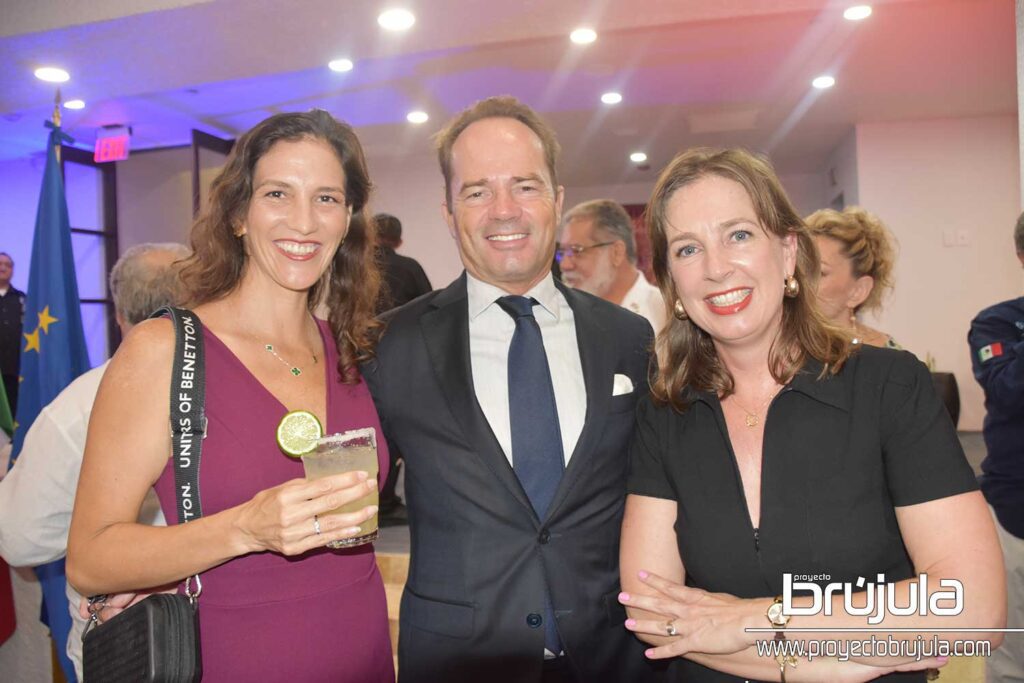 15 RENEE DUWAER, FRANS Y MARJA HOOGENDIJK