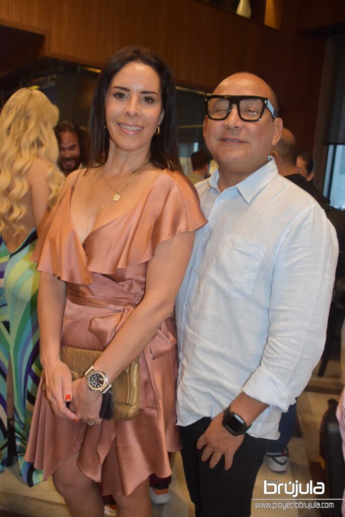 17 CARLA RUIZ Y RICHARD VEDO