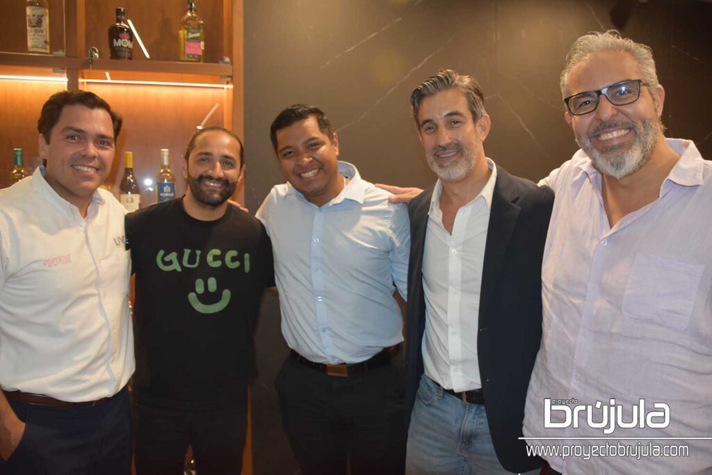 17 ROBERT SCHMITZ, GIGI CASTRO, IGNACIO AGUIRRE, CHRISTIAN TARABORRELLI Y ENRIQUE SOLóRZANO
