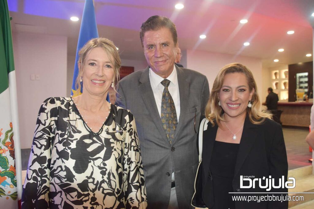 19 INGRID BIOSMAN, FRANCISCO LECHóN Y ESPOSA