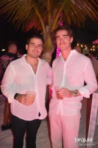 2 EUGENIO SALCEDO Y VíCTOR GóMEZ