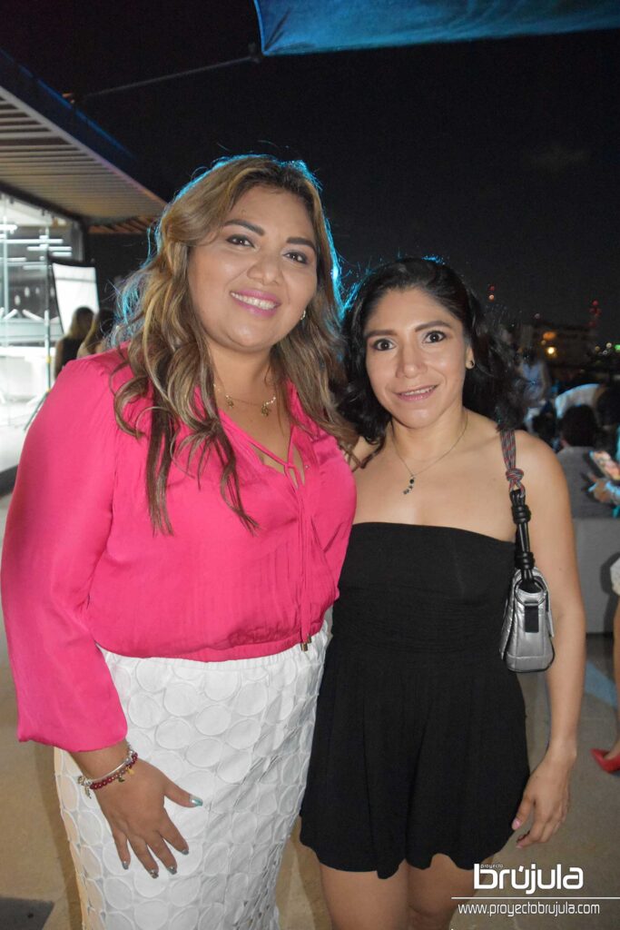 3 NADINE MARTíNEZ Y ANGéLICA OY