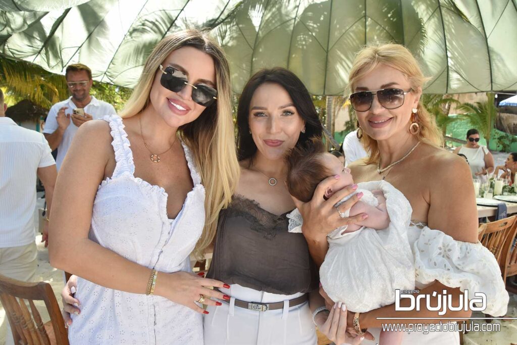 4 INNA KULIS, VALERIA Y ARIANA CARRANZA CON RóDICA BUZURIN