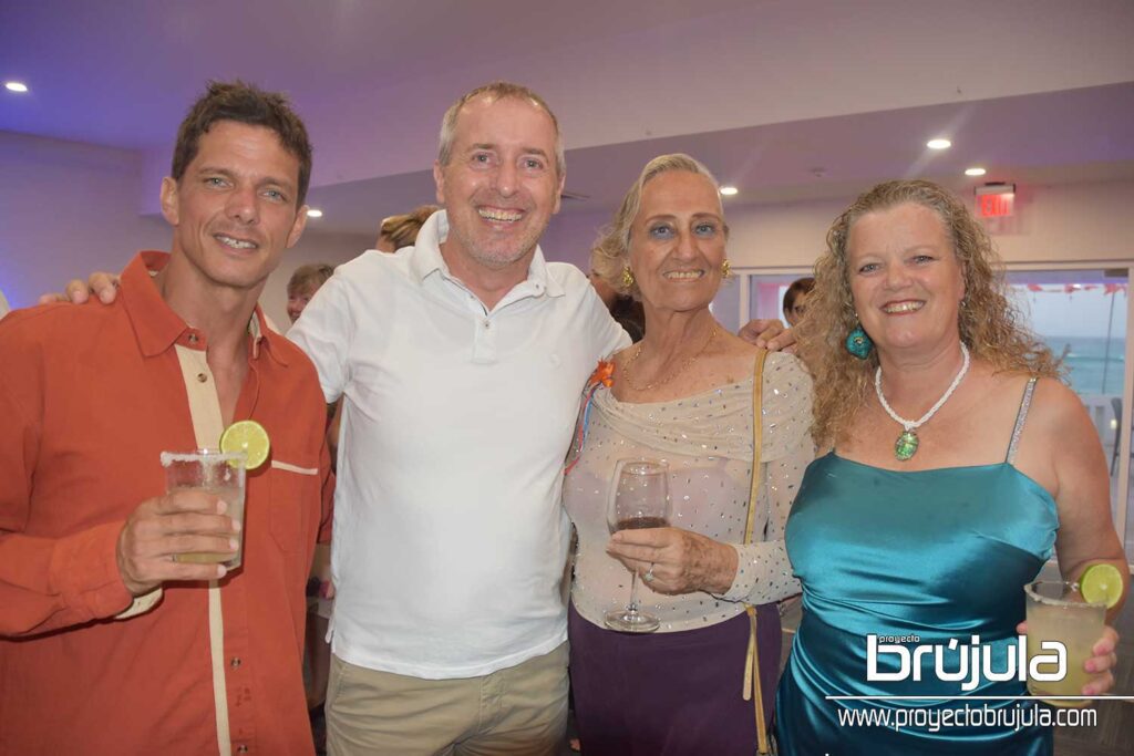 7 COLIN ROBERTS, LEONARDO EELDERINK, SYLVIA RUESEN Y JOLANDA EELDERINK