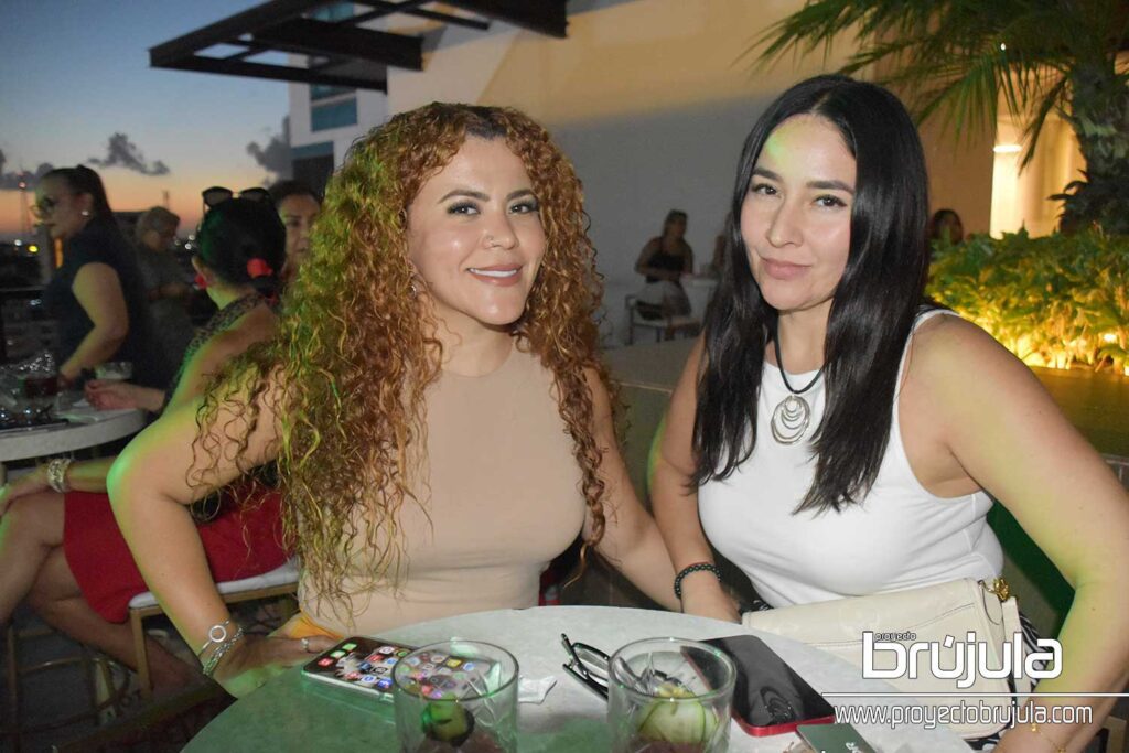 7 JEANINE MEDINA Y ESTHER TROSOS