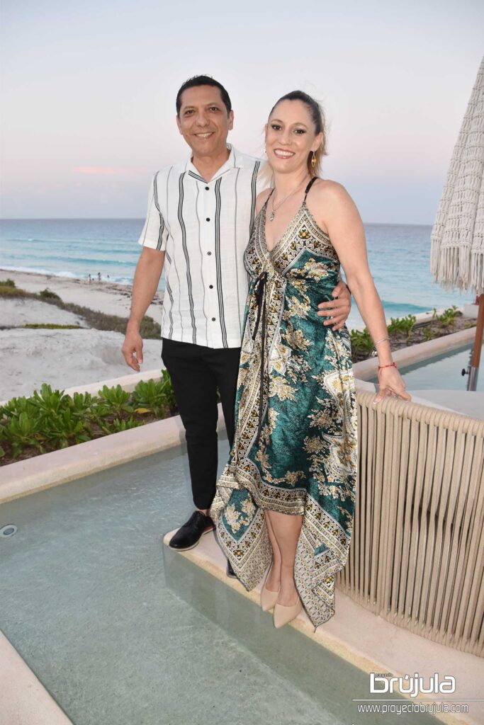 8 EFRAíN ORTIZ Y SAMANTHA HAY PARKER