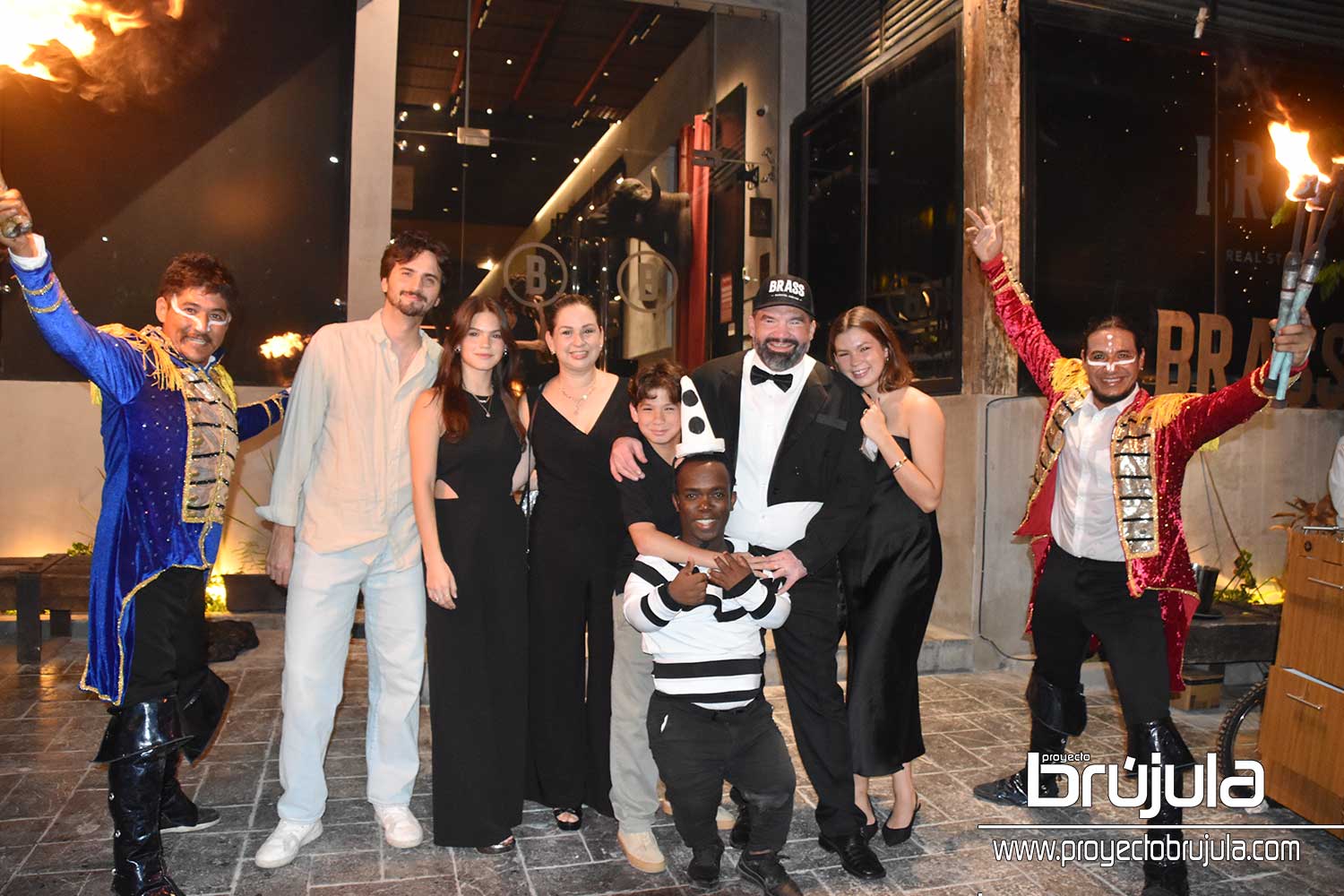 1 JUAN PABLO NAVARRO, MARIANA, LAURA, RODRIGO, TOñO Y TANYA GARZA
