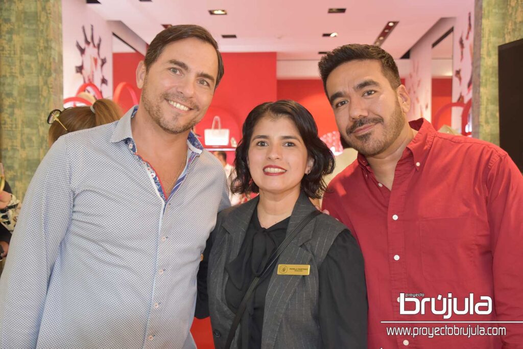 1 PAUL DOWNEY, PAMELA MARTíNEZ Y JAVIER (2)