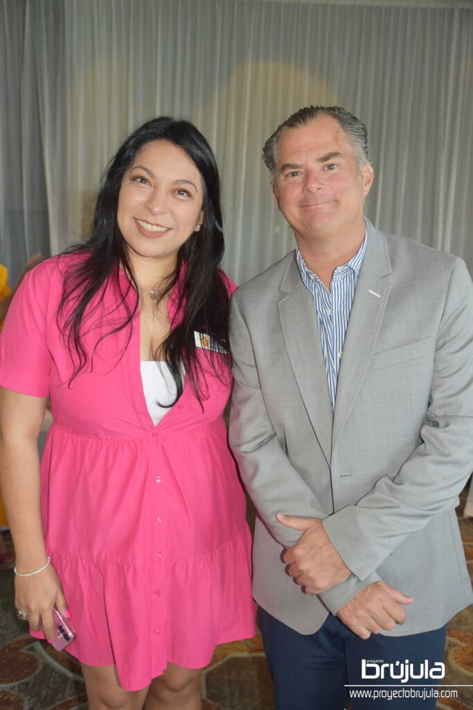 10 PAOLA HIDALGO Y RICARDO SCHONDUBE