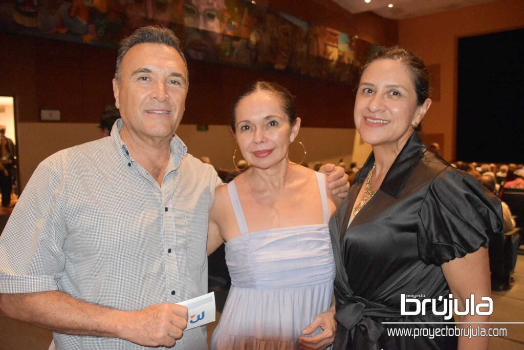 12 GUSTAVO GUERRA, ENA ALCOCER Y EDNA