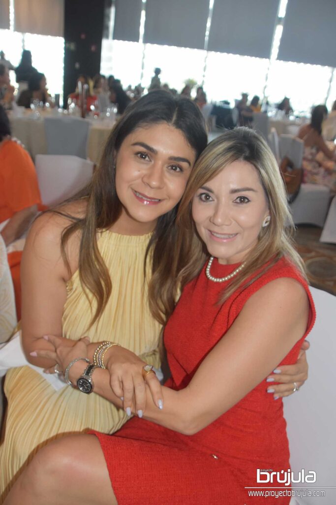 12 MARTHA ELIZONDO Y CECI SOSA
