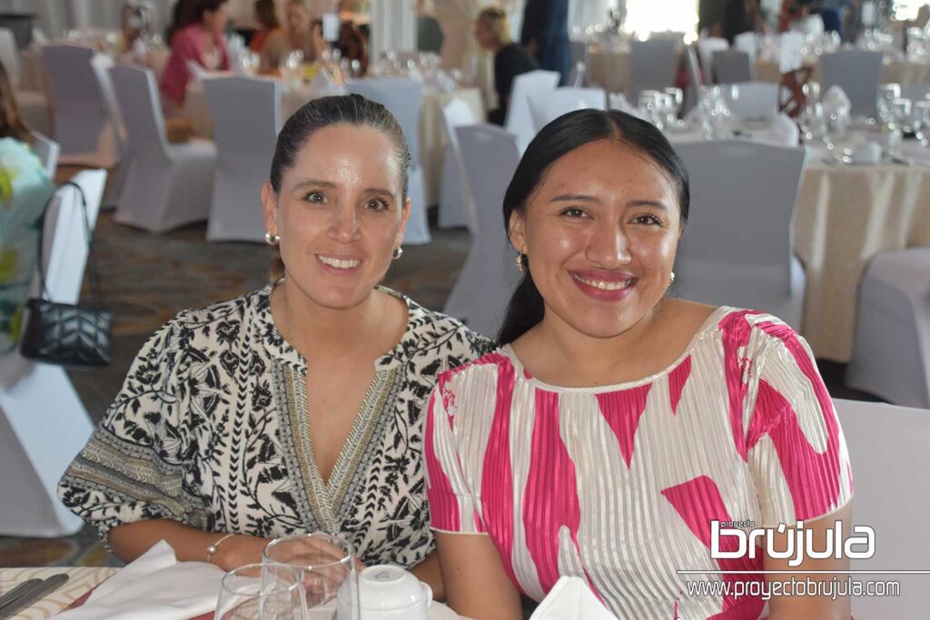 13 ALEJANDRA LEYVA Y FáTIMA MAY