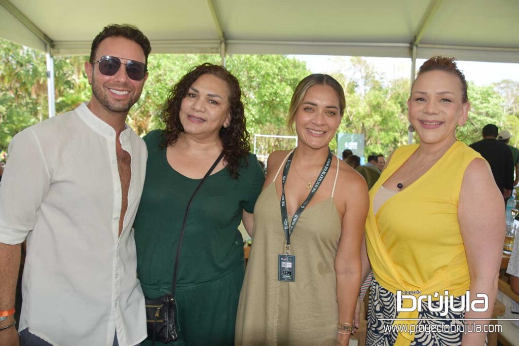 13 GUSTAVO GONZáLEZ, LAURA DEL TEJO, PAULINA AMAYA Y CLEMEN DEL TEJO