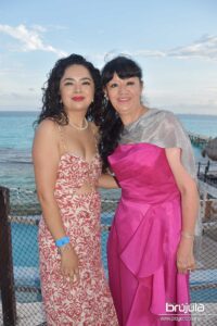 15 ANA GARCíA Y TERESA HERNáNDEZ