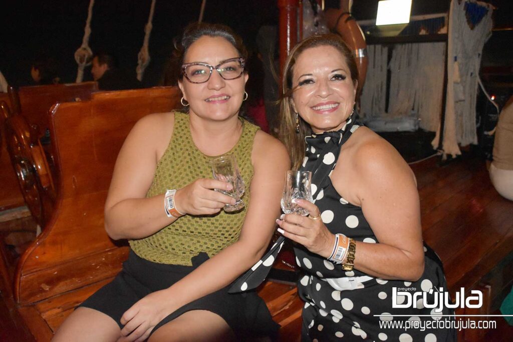 15 KARLA OLIVA Y ADRIANA MARTíNEZ