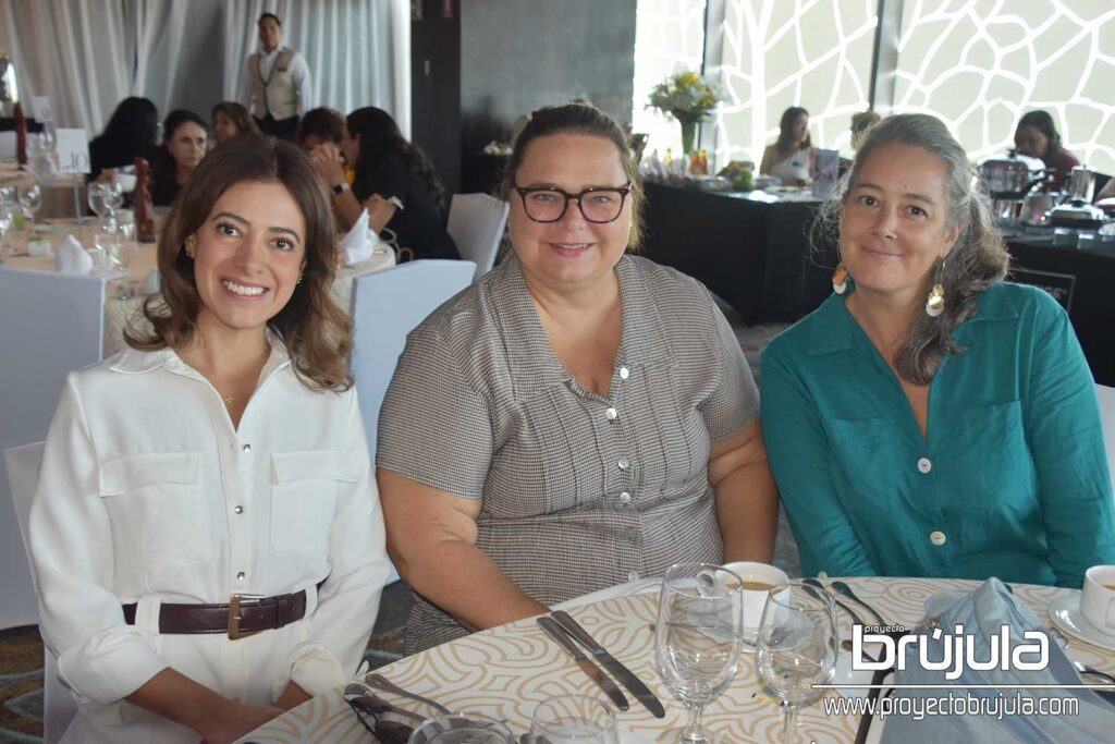 17 ITZEL VOIGT, MARLENE LANF Y NATHALIE RICHARD
