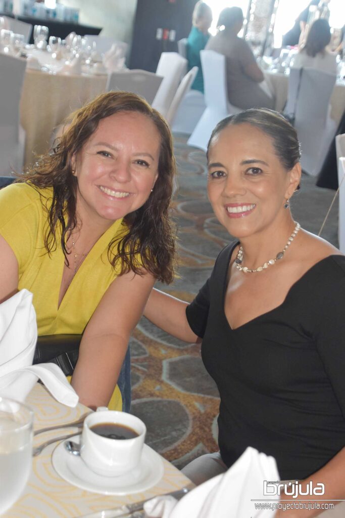 18 ANDREA LOMELí Y MARICELA CISNEROS