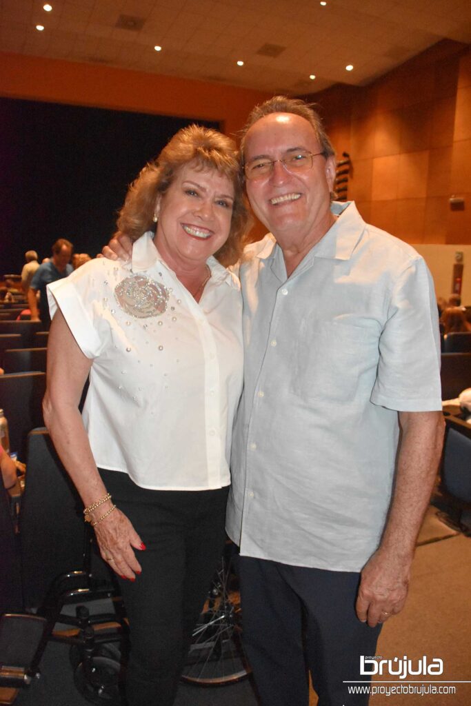 19 TERE Y FRANCISCO LóPEZ MENA
