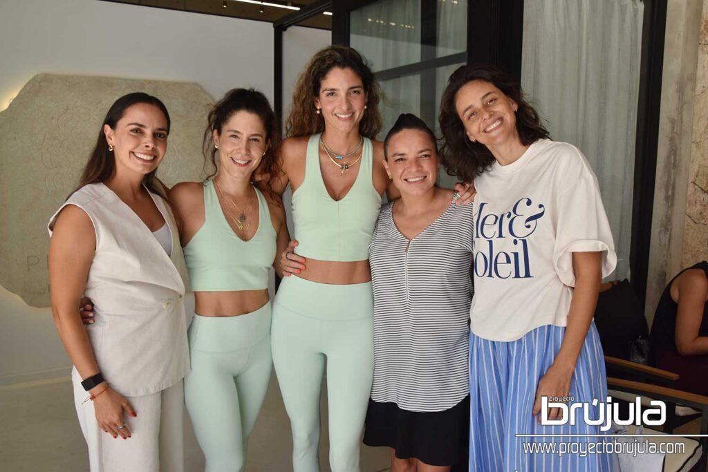 2 ANA PATY PERALTA, ROCíO RUIZ, TALI ALCéRRECA, SONIA DE LA PEñA Y MAIKA RODRíGUEZ