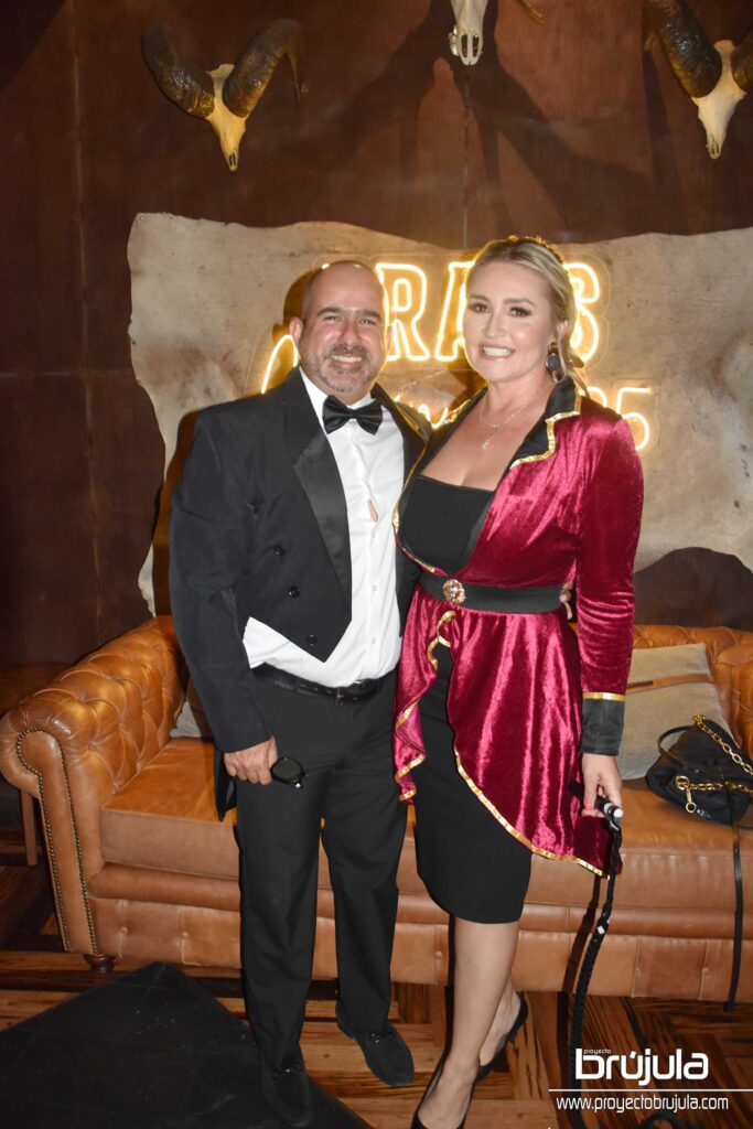2 CARLOS AGUILAR Y SANDY BURGOS