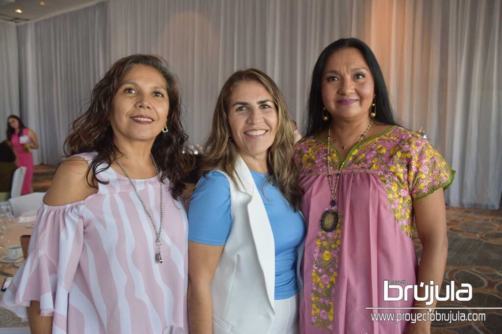 20 PAOLA ALFONZO, SANDRA HANON Y JOSEFINA SORIN