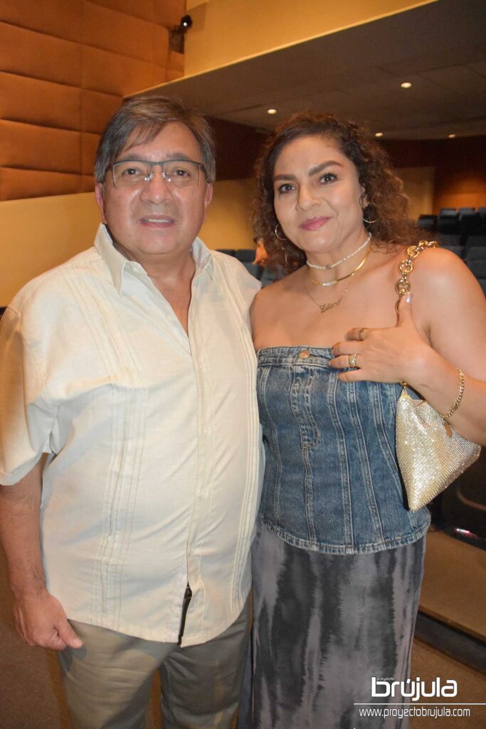 22 JULIO CéSAR SOSA Y LILI MARTíNEZ