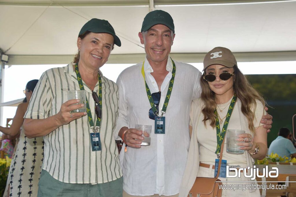 4 PATY RETA, PEPE GARCíA E IRIANA DEL RIVERO