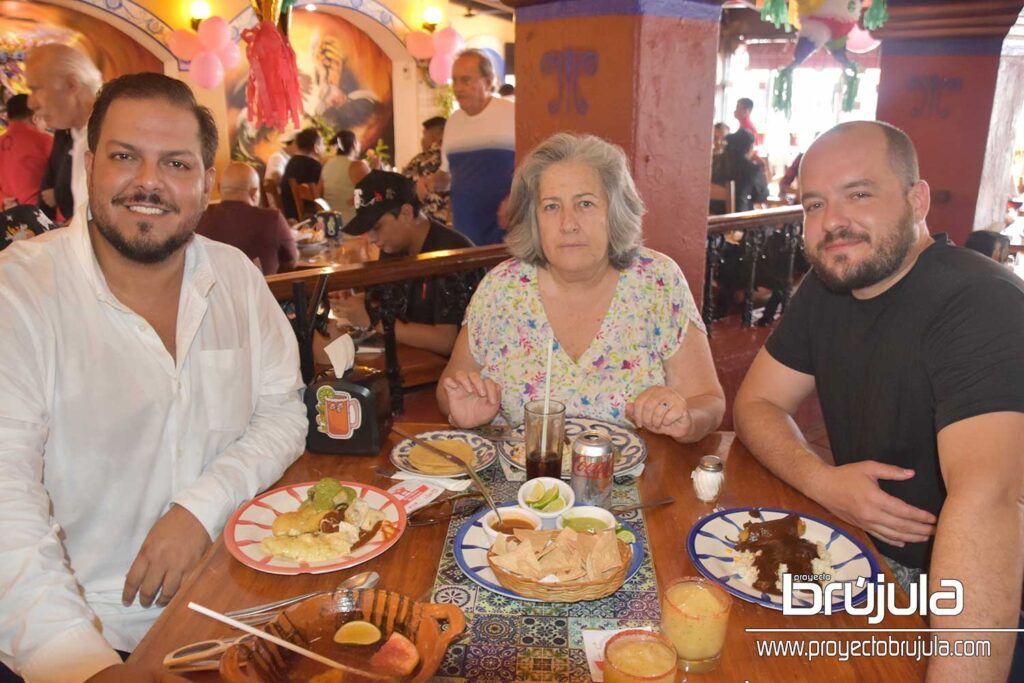 7 CARLOS DEL CASTILLO, SARA DE LA LAMA Y FERNANDO ROMANO