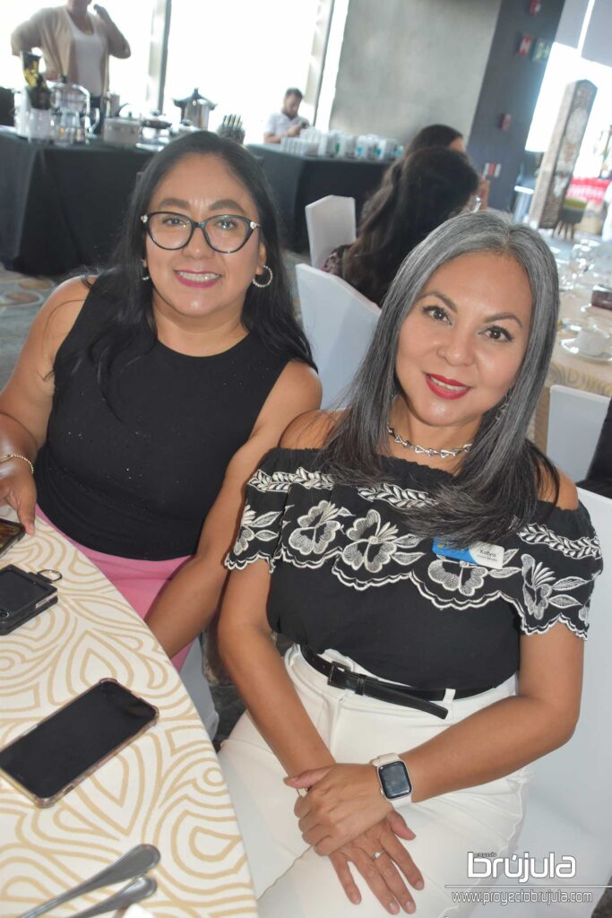 8 IVONNE CARAVANTES Y KATIA JUSTO