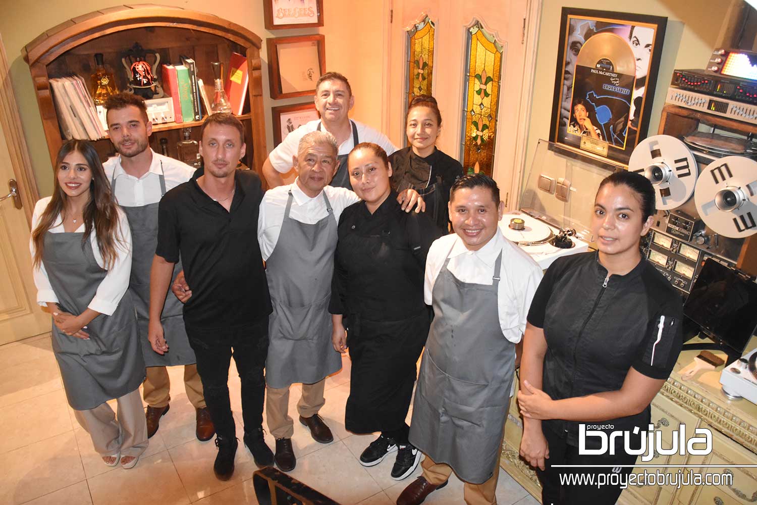 1 EL CHEF CHRISTIAN MORALES Y SU STAFF