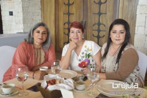 14 JéSSICA FINKENTHAL, LORENA GUERRERO E IVONNE LEMUS