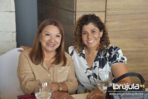 17 CARMEN NICOLáS Y LESLIE HENDRICKS