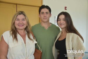 21 KARIME OSORIO CON MANOLO Y MAYKA MARISCAL