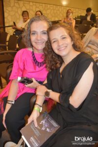 25 SILVIA TAPIA Y REGINA ABAN