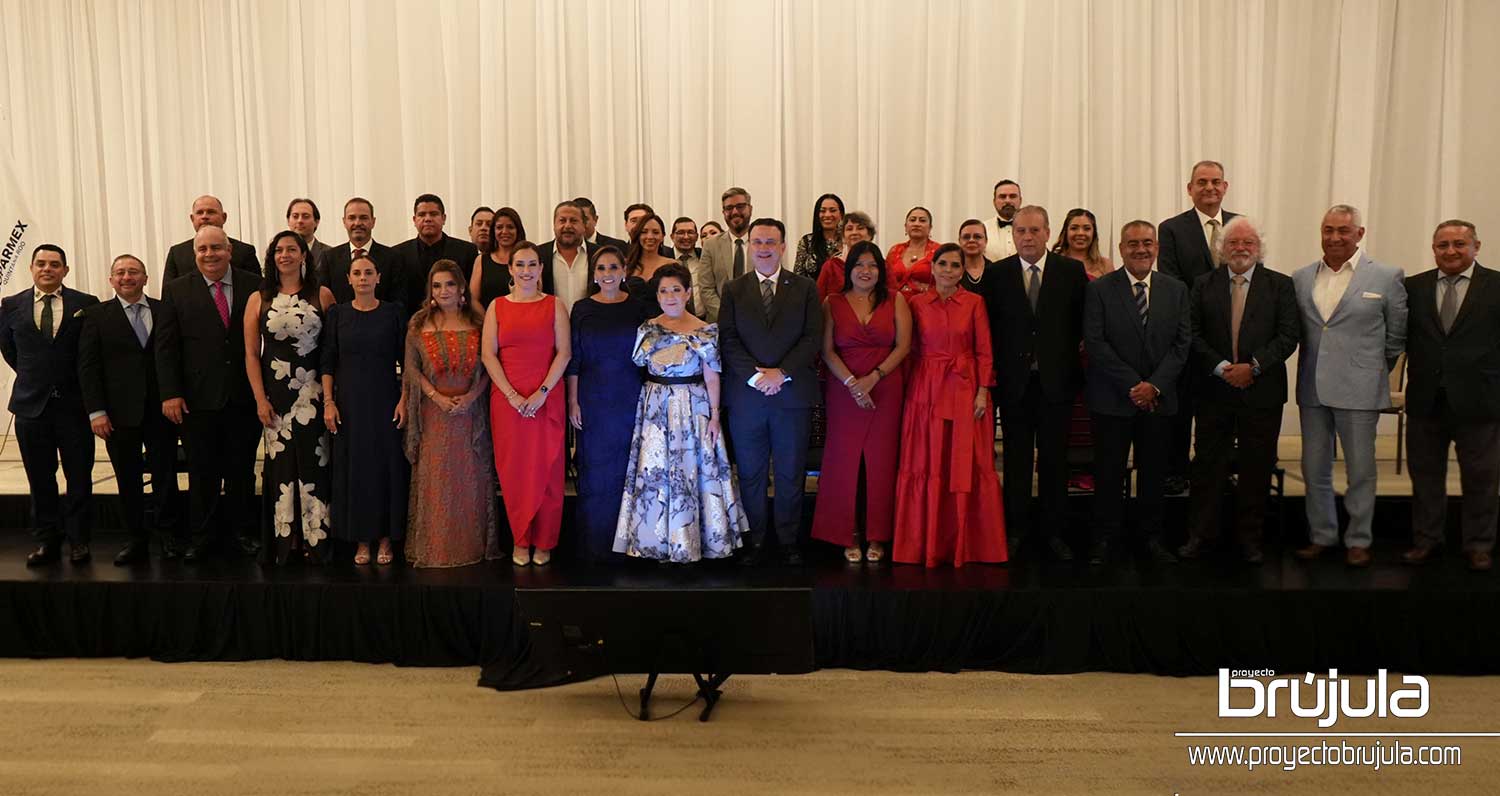 1 FOTO OFICIAL DE LA TOMA DE COMPROMISO DEL CONSEJO DIRECTIVO 2025–2027